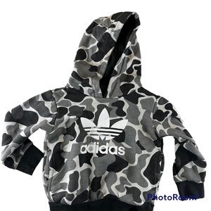 Adidas sweatshirt in black and white camo!